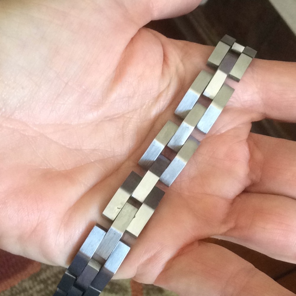 Pagoda Men’s Stainless Steel Bracelet - Picture 4 of 7